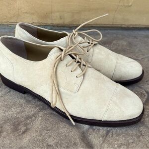 Beautiful Ralph Lauren Marina suede closed toe oxfords